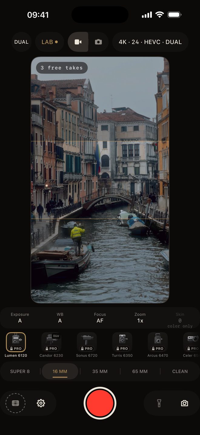 hazecam screen in Dual Shot, with the horizontal frame band over a canal in Venice